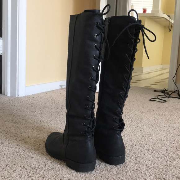 Dark gray lace up black boots - Picture 3 of 3